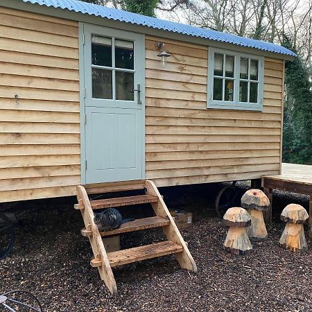 Chez Maurice Luxury Shepherds Hut With Bath And Hot Tub Kelling Exterior foto