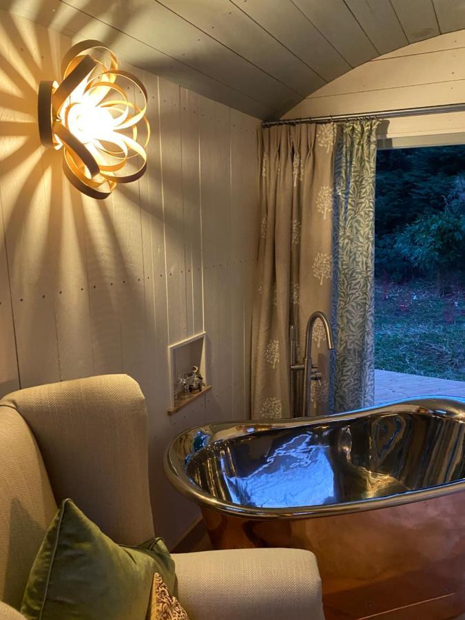 Chez Maurice Luxury Shepherds Hut With Bath And Hot Tub Kelling Exterior foto