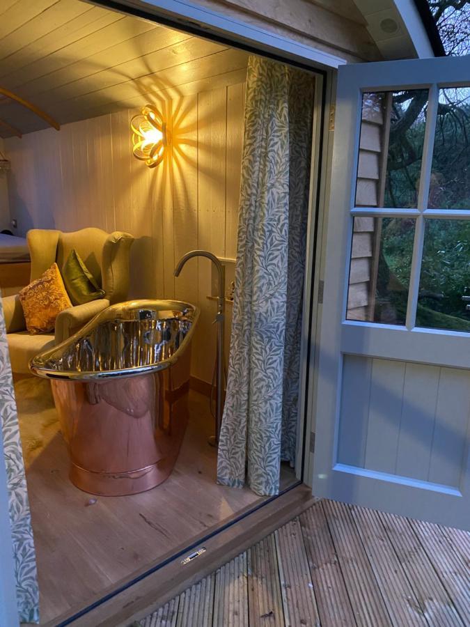 Chez Maurice Luxury Shepherds Hut With Bath And Hot Tub Kelling Exterior foto