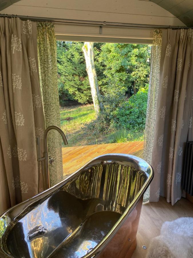 Chez Maurice Luxury Shepherds Hut With Bath And Hot Tub Kelling Exterior foto