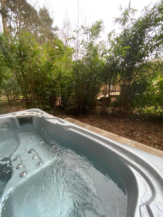 Chez Maurice Luxury Shepherds Hut With Bath And Hot Tub Kelling Exterior foto